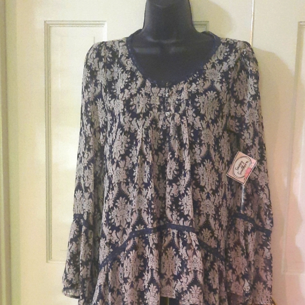 Floral Navy and Cream Women's Top - Size: Small - Boutique Style